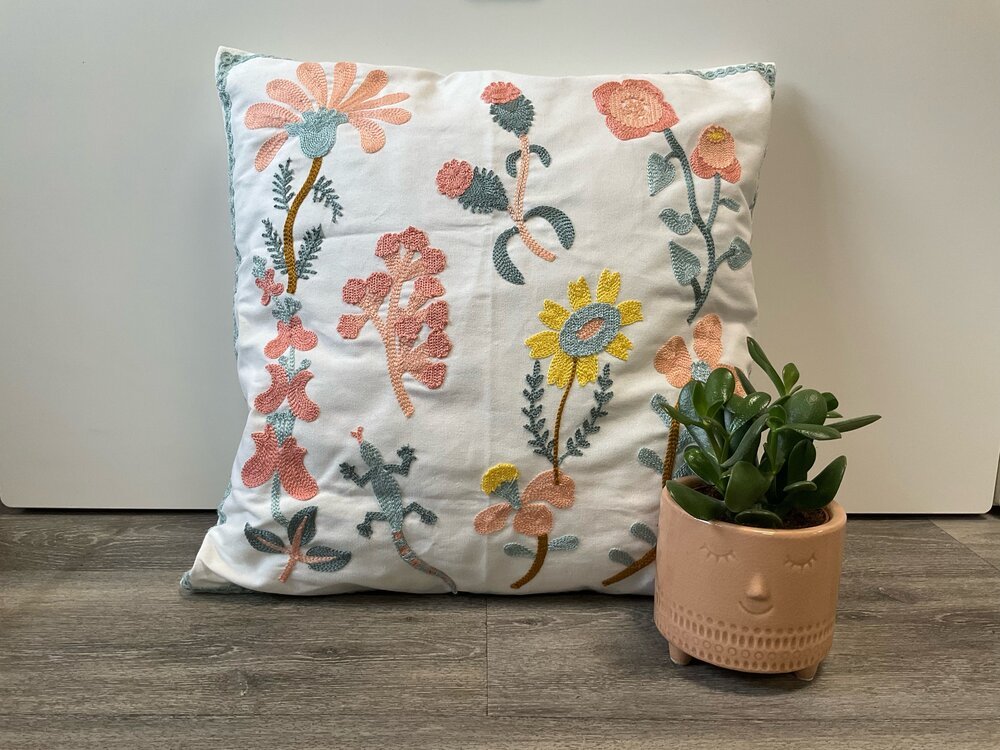 Embroidered Floral Lizard Pillowcase - Home Decor - e - Stylish